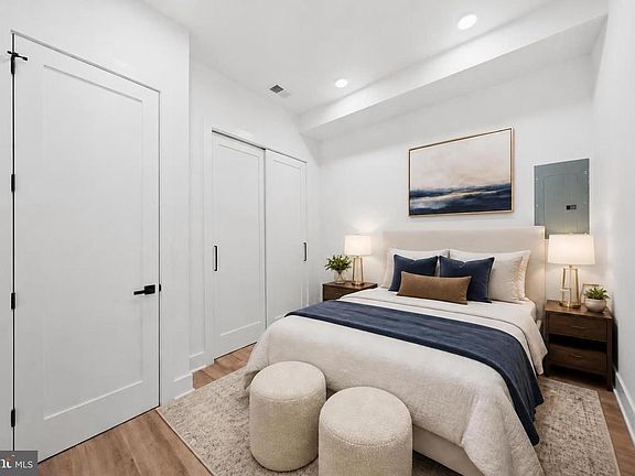 4th image of 2105 M St NE #6