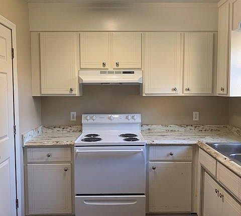 2nd image of 2204 Pin Oak Cir