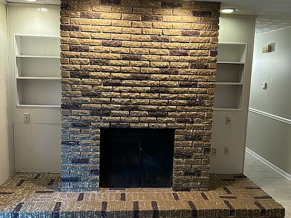 4th image of 1604 Bay Cir W