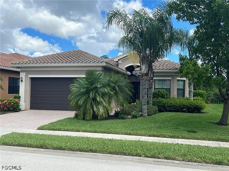 11624 Stonecreek Cir — Photo 1