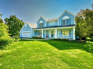 26 Gravel Hill Ln, Honeoye Falls, NY 14472