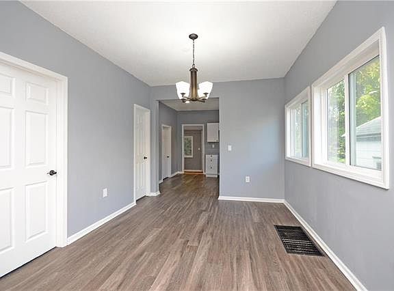 5th image of 1306 Waverly Ave