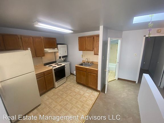 5th image of 139 N 63rd St Floor 3