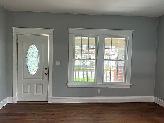3rd image of 240 Hudson Ave E