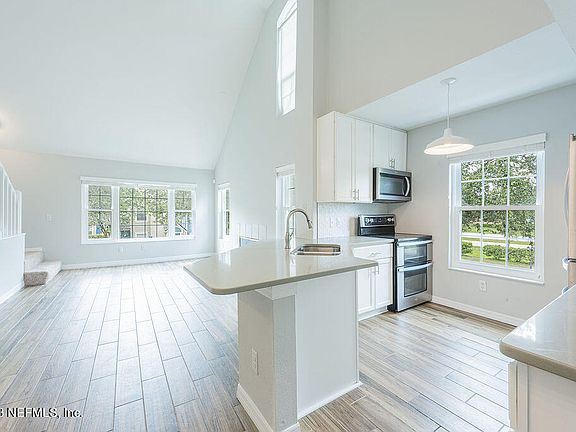 3rd image of 13703 RICHMOND PARK Drive N #1508