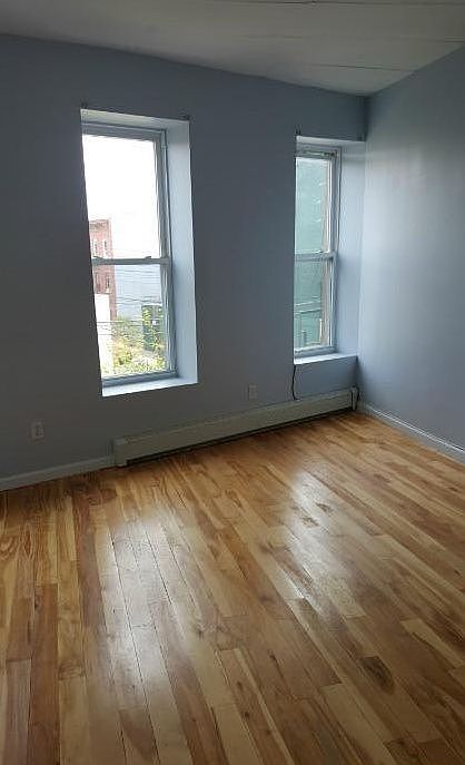 1st image of 376 Columbia St #1