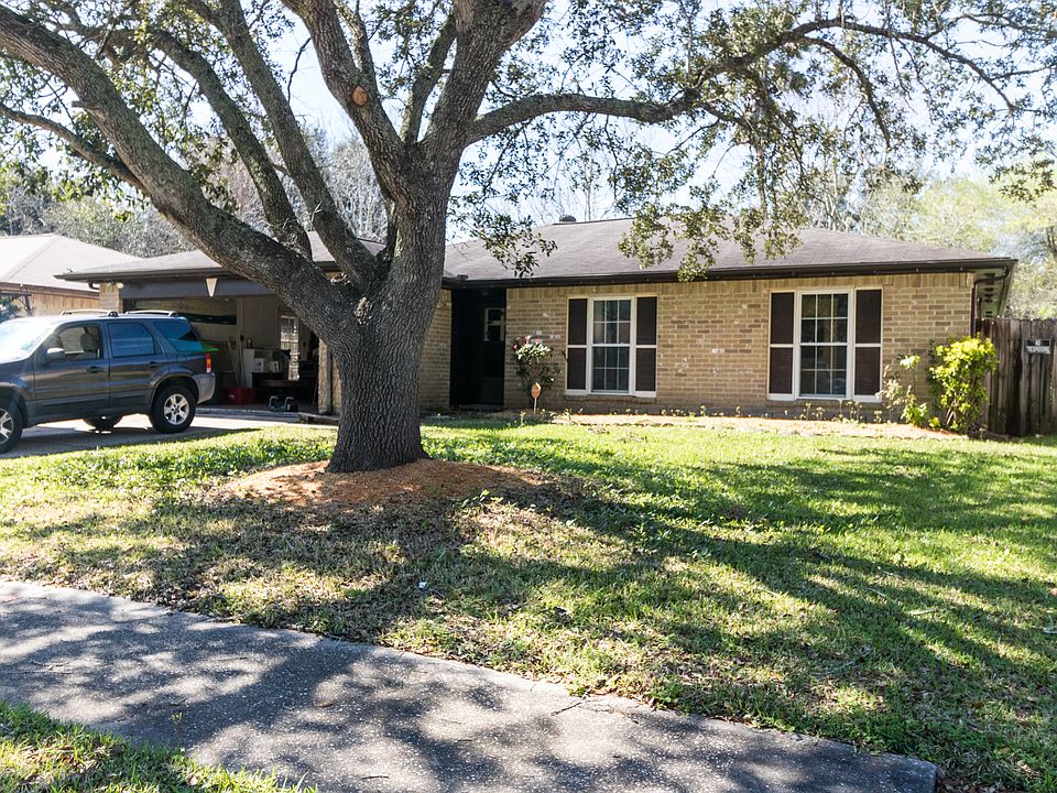 2nd image of 205 Leafwood Cir