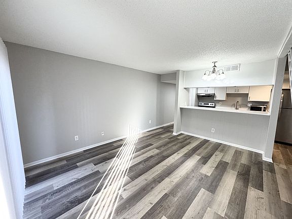 2nd image of 6730 Quail Hollow Ct #6730