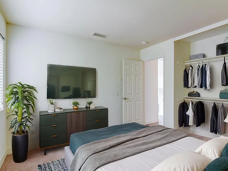 Rancho Hillside Apartments — Photo 21
