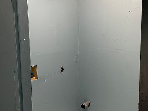 3rd image of 611 Hardin St