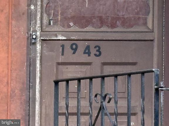 2nd image of 1943 E Pacific St