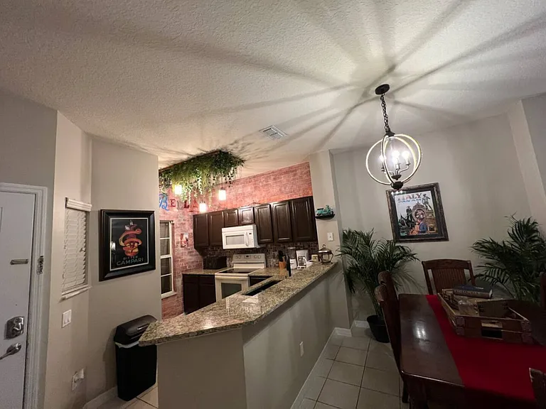 Yellow Lantana Ln — Photo 70