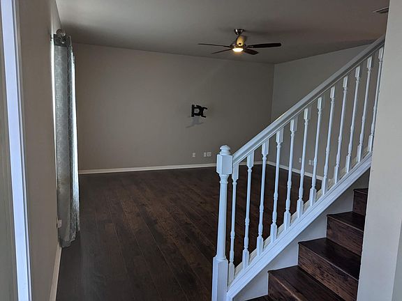 3rd image of 985 Woodrow Cir
