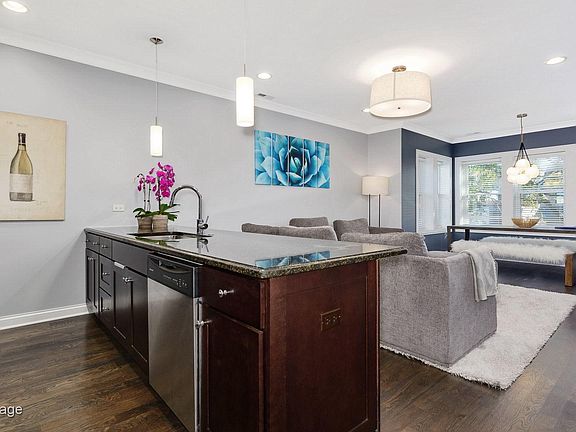 3rd image of 1618 W Thorndale Ave APT 2