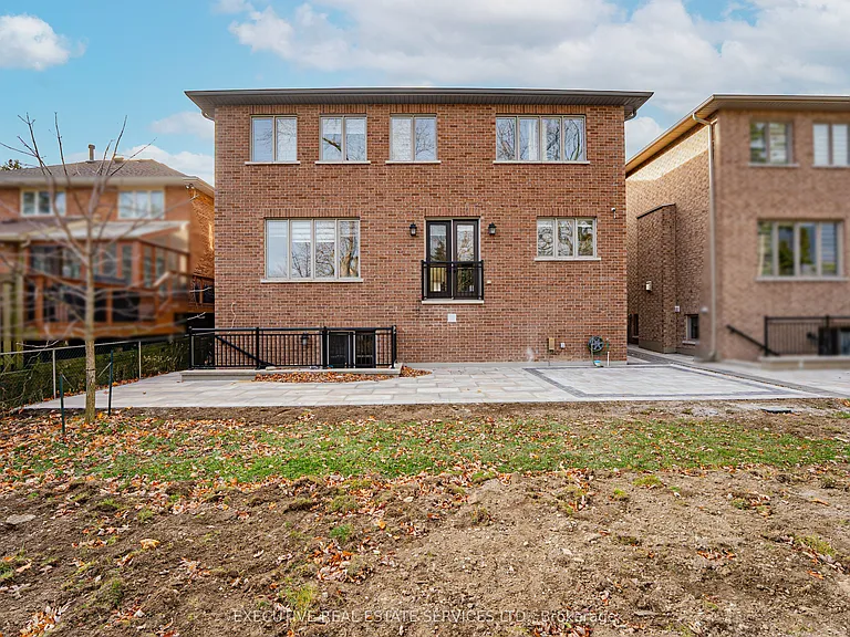 337 Centennial Rd #BASEMENT — Photo 29