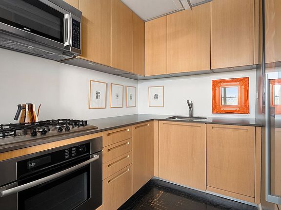 4th image of 301 W 110th St APT 15F