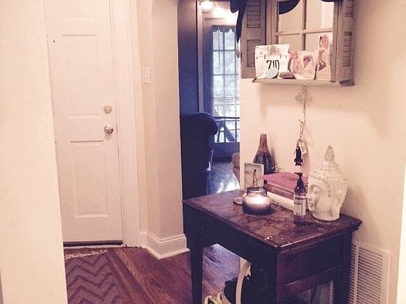104-4 entry hall (good pic)