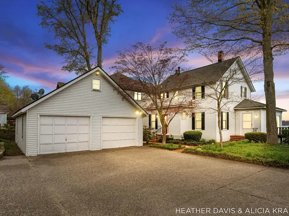 1755 S Shore Dr, Holland, MI 49423