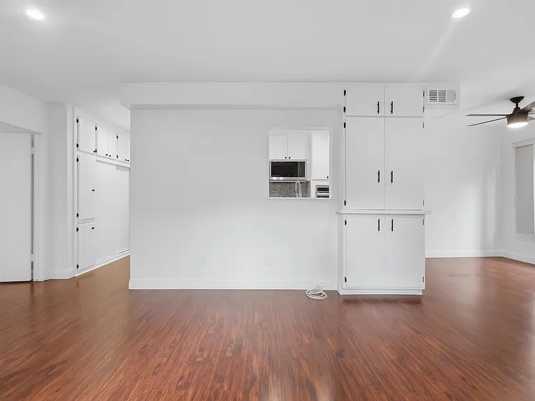124 N Clark Dr #107 — Photo 35