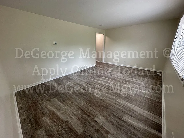 Bennington Townhomes — Photo 33