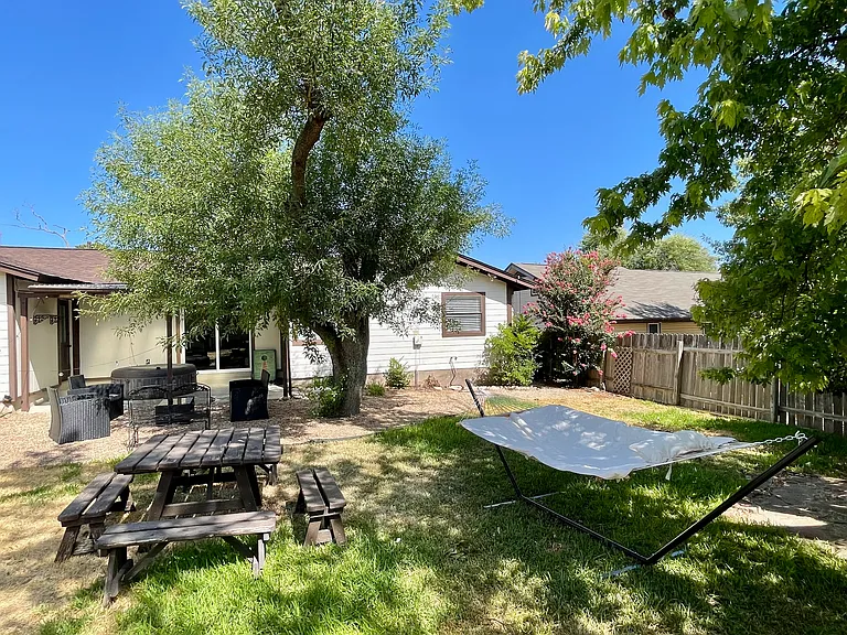 605 Hill Cv — Photo 27