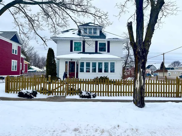 904 Wisconsin Ave, Gladstone, MI 49837