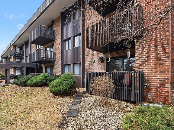 3rd image of 1423 Woodbridge Rd APT 1E