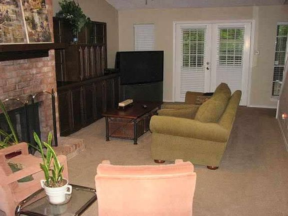 2nd image of 2942 Savannah Ct