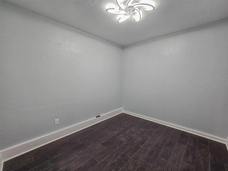 7007 Bellaire Blvd — Photo 21