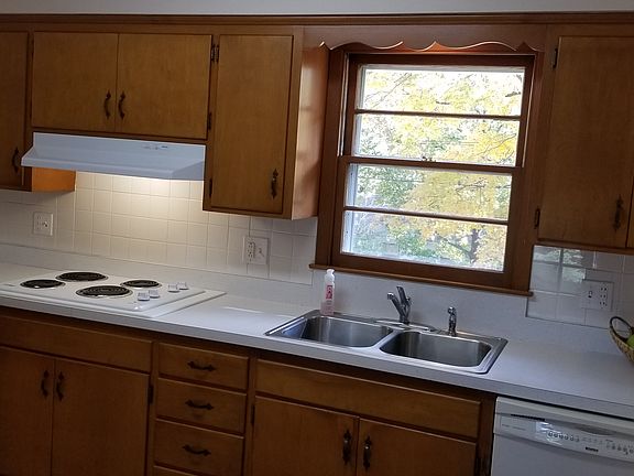 5th image of 10123 Forest Ave