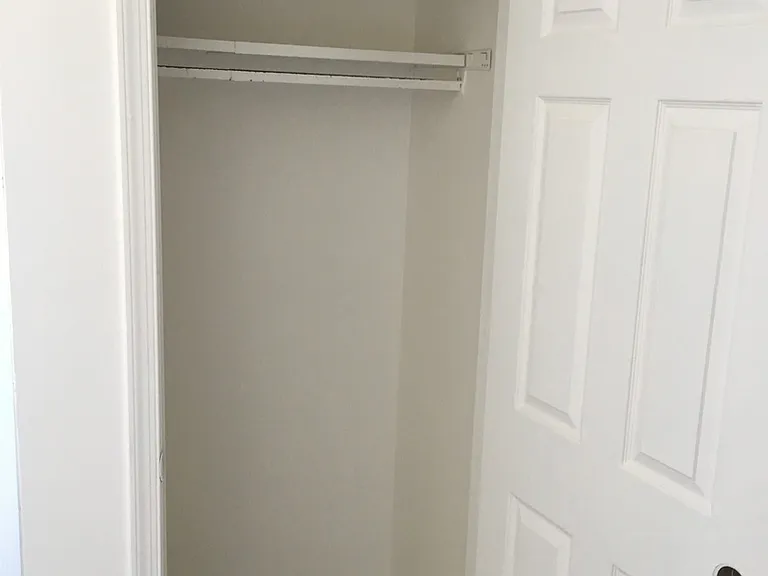 209 Surrey Ct — Photo 14