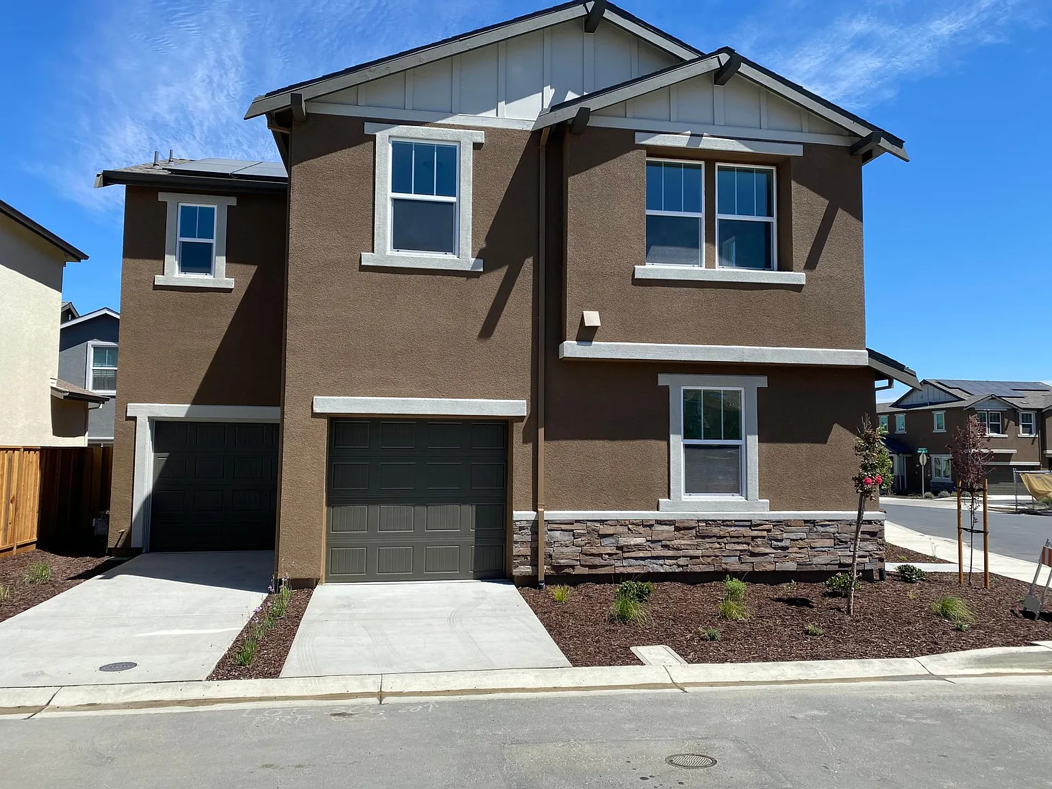 4 bed, 1884 sqft, $3,800 — Photo 1