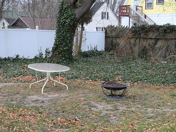 3rd image of 690 Allen Ave