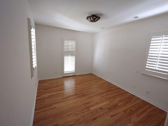 4th image of 2027 Greenfield Ave