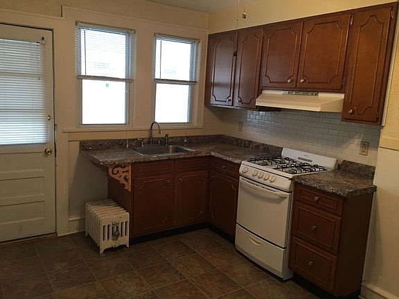 Eat-in Kitchen