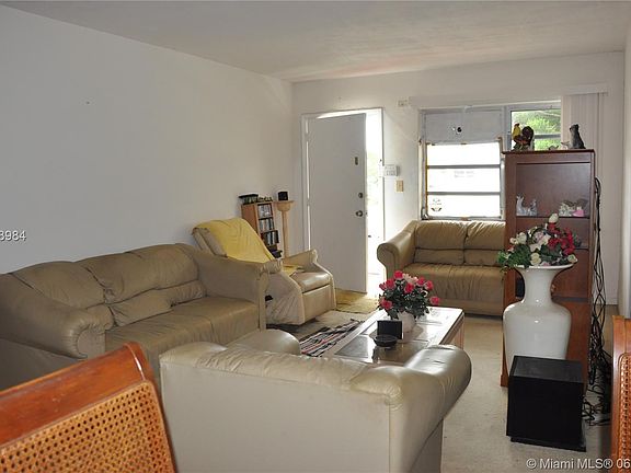 3rd image of 122 NE 204th St APT 22L