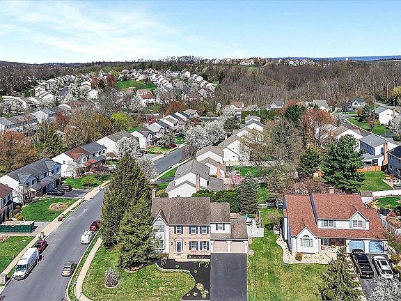 3rd image of 320 Daniel St