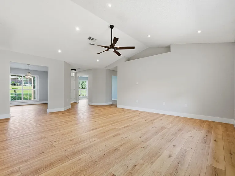 4881 Traxx St — Photo 14