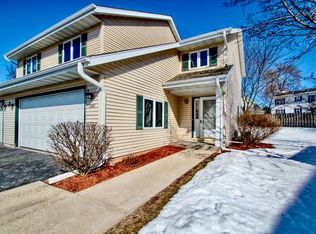 1041 Fleetfoot Dr, Waukesha, WI 53186