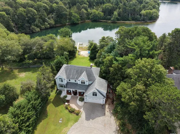 10 Indian Pond Point, Marstons Mills, MA 02648