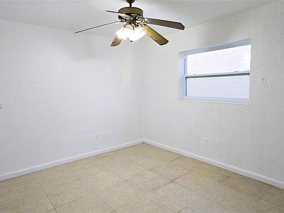 4th image of 718 SE 8th St #6