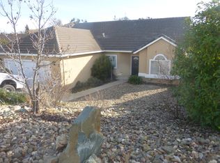 1077 Mockingbird Ln, Valley Springs, CA 95252