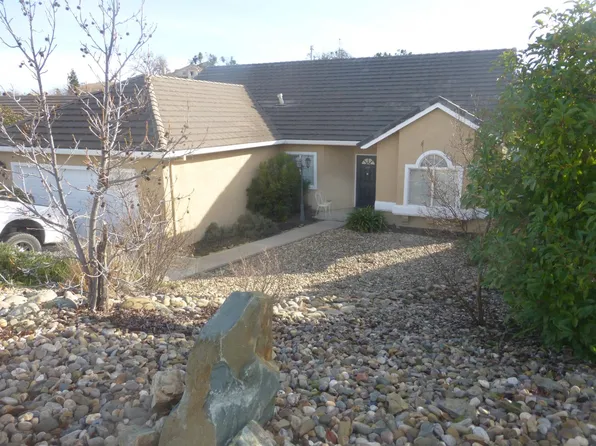 1077 Mockingbird Ln, Valley Springs, CA 95252
