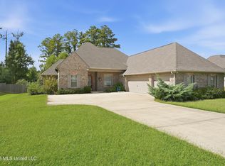 125 Freeland Ln, Clinton, MS 39056