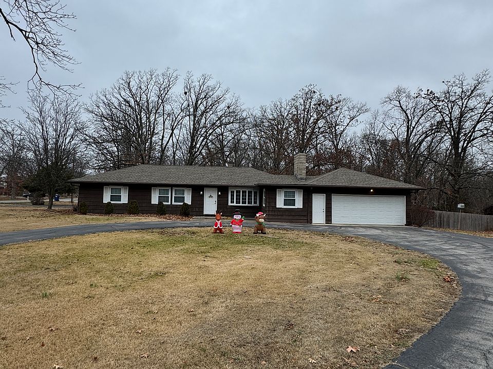 1st image of 1 Hawthorn Hills Dr