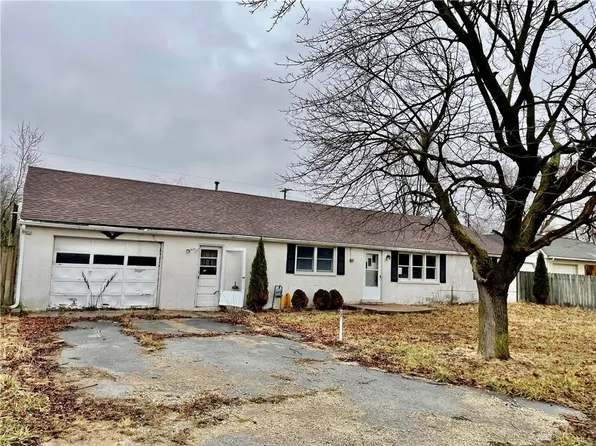 205 Park Lane Dr, Verona, OH 45378