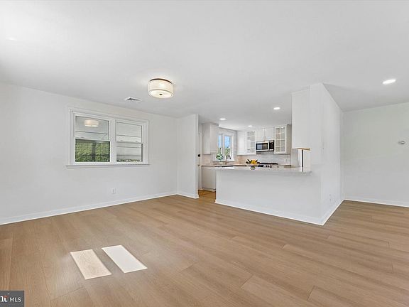 5th image of 1803 Harris Rd