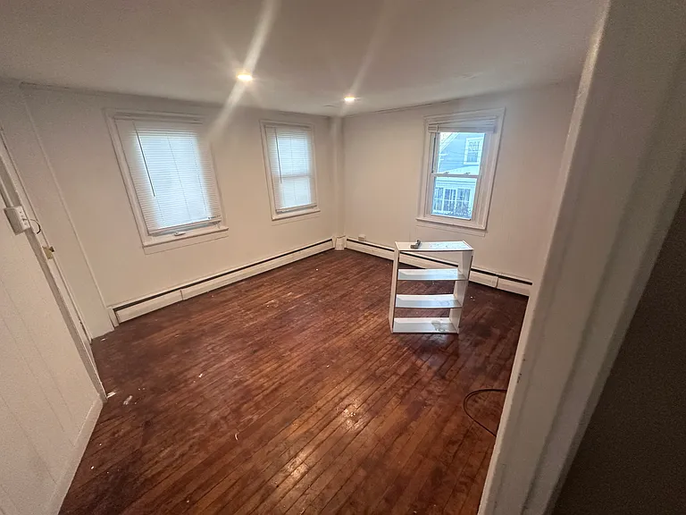 121 Bridge St — Photo 4