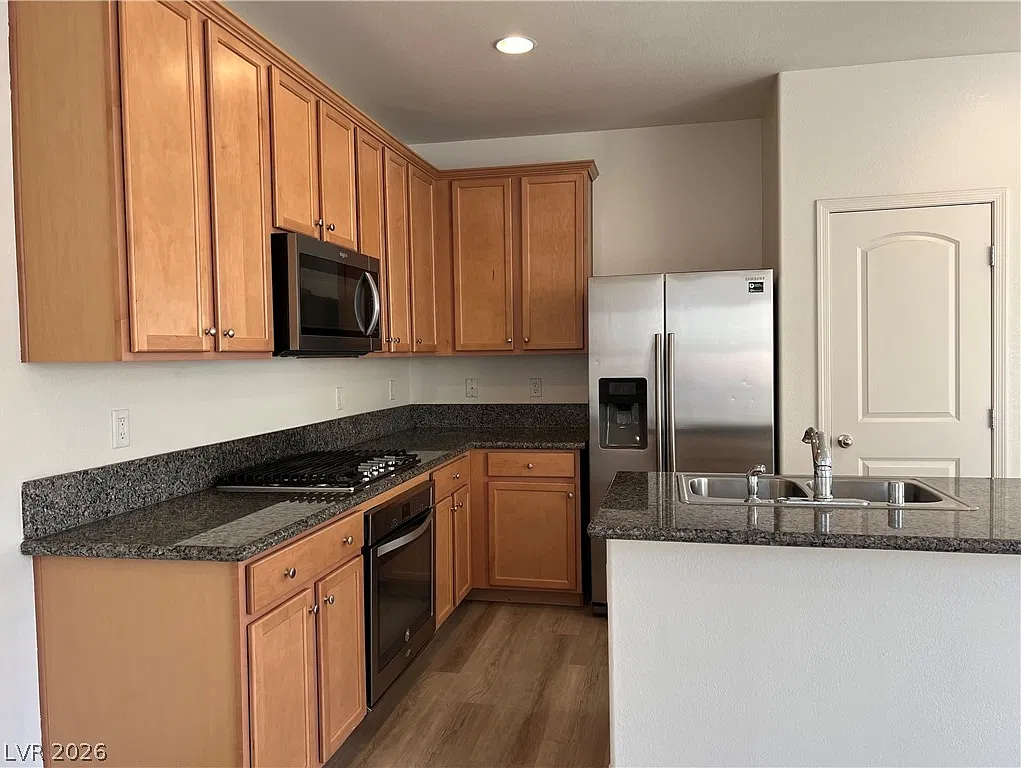 3 bed, 2.5 bath, 1622 sqft, $2,050 — Photo 4