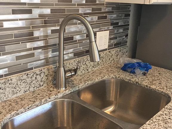3rd image of 10586 W Oakmont Dr